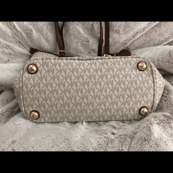 Michael Kors Authentic Bag - Picture 10 of 12